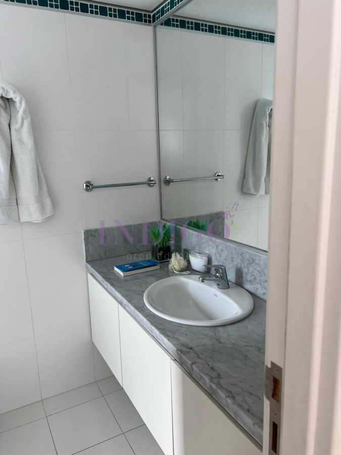 Apartamento Ref.116 - Torre Le Parc está ubicada en Rambla Lorenzo Batlle Pacheco y Av. Roosevelt, en primera línea frente al mar.