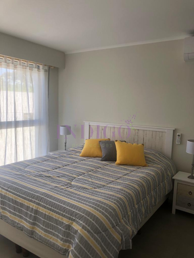 Apartamento Ref.627 - Apartamento de 2 dorm y 2 baños en Torre Vanguardista