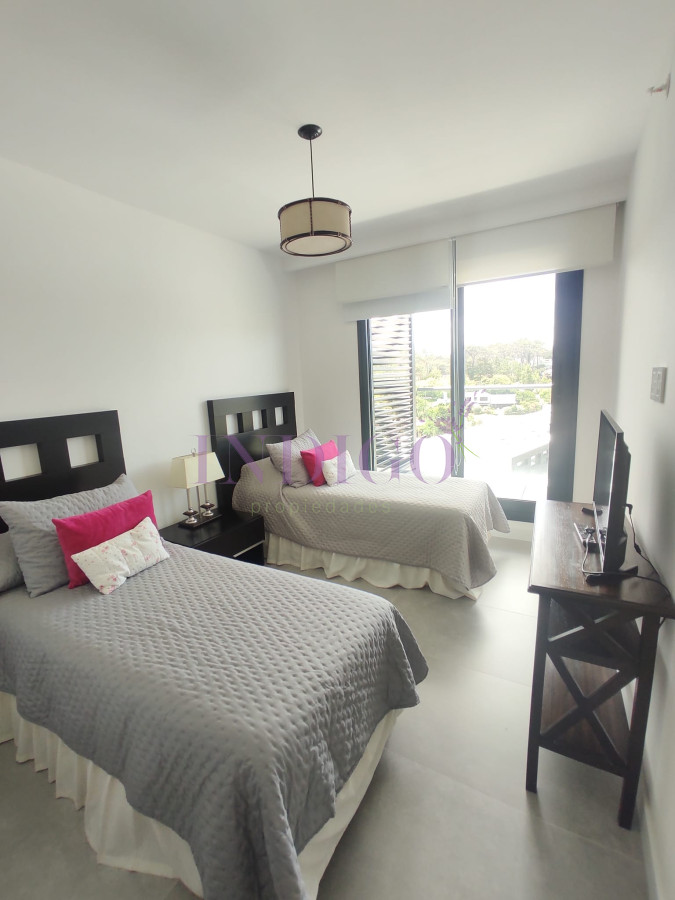 Apartamento Ref.878 - Venta de apartamento 2 dormitorios, Playa Mansa, Punta del Este, Uruguay
