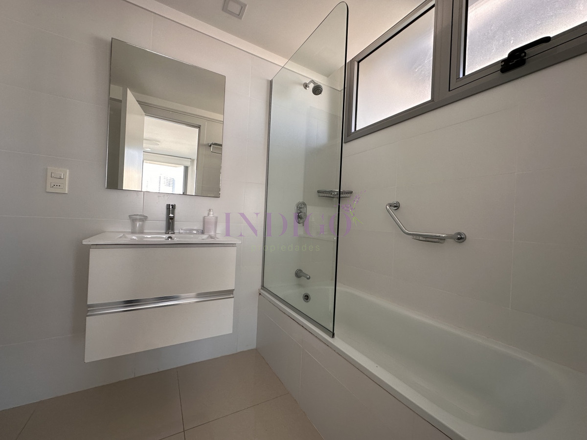 Apartamento Ref.752 - En alquiler 3 dormtorios parada 6 de la brava