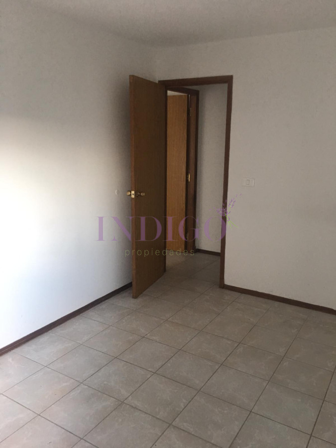 Apartamento Ref.677 - Apartamento Espacioso en zona de Junta Departamental, 2 dorm, 1 baño.