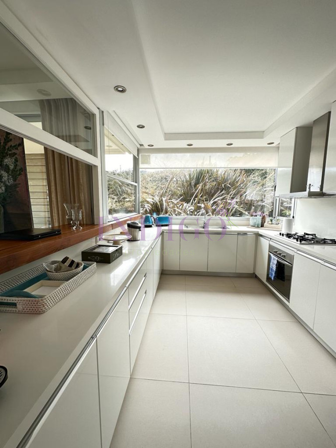 Apartamento Ref.1213 - Apartamento de Lujo en Manantiales, 3 Dormitorios 4 Baños, 2 Cocheras con Parrillero y Piscina!