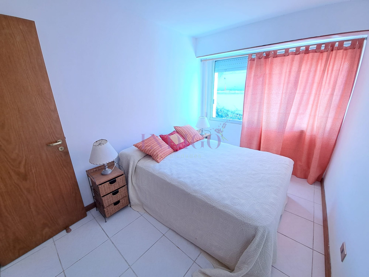 Apartamento Ref.220 - Departamento en venta y alquiler en Manantiales, 3 dormitorios mas dependencia de servicio.