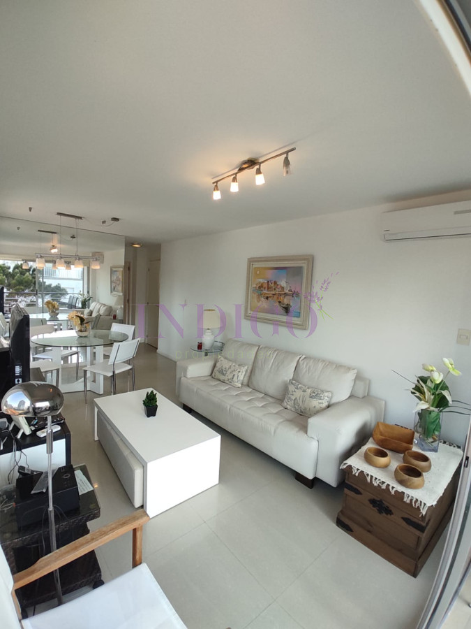 Apartamento Ref.720 - Hermoso Pent-House en la Península, 2 dormitorios 2 baños con parrillero