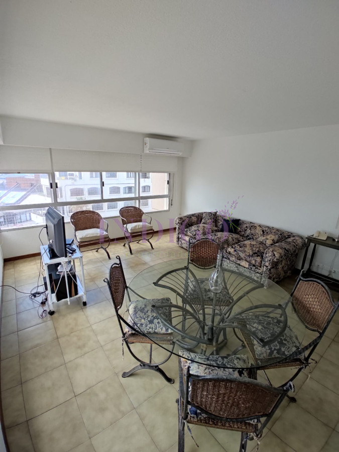 Apartamento Ref.644 - Apartamento con vista a la mansa, 2 dormitorios, 1 baño, muy luminoso!