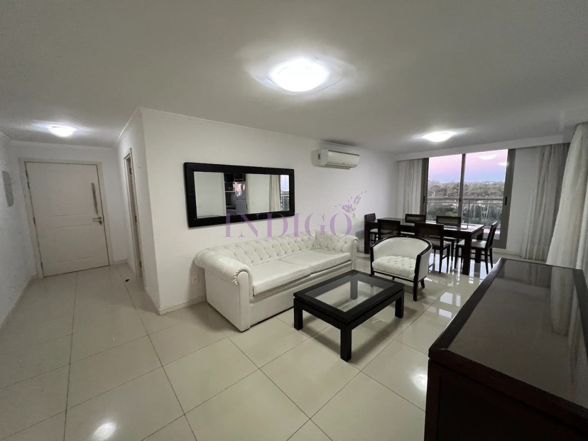 Apartamento Ref.976 - Venta de apartamento 3 Dormitorios en Punta del Este, Uruguay