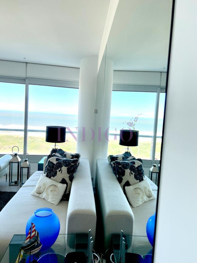 Apartamento Ref.116 - Torre Le Parc está ubicada en Rambla Lorenzo Batlle Pacheco y Av. Roosevelt, en primera línea frente al mar.