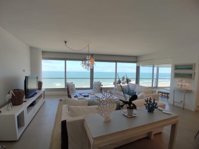 Apartamento con vista al Mar,  primera línea Brava, 3 Dormitorios con 3 Baños