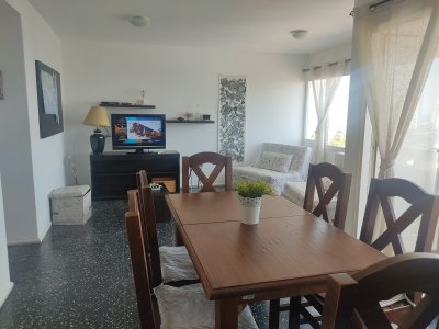 En venta y alquiler apartamento de dos dormitorios en playa Brava