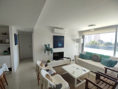 Apartamento en Playa Brava, 2 dormitorios, piscina y parrillero, a pasos de la costa!