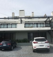Venta y alquiler en Manantiales con terraza jacuzzi y parrillero!: