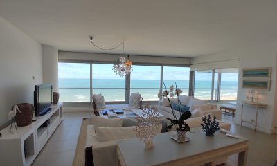 Apartamento con vista al Mar,  primera línea Brava, 3 Dormitorios con 3 Baños