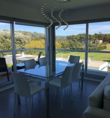 Apartamento en venta y alquiler frente al mar en la Brava, 2 dormitorios.