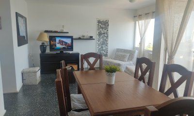 En venta y alquiler apartamento de dos dormitorios en playa Brava