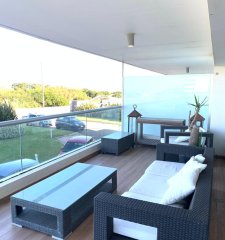 Apartamento en venta y alquiler, enfrente a la playa Brava
