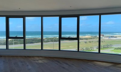 Espectacular departamento en venta a estrenar frente a playa Brava.