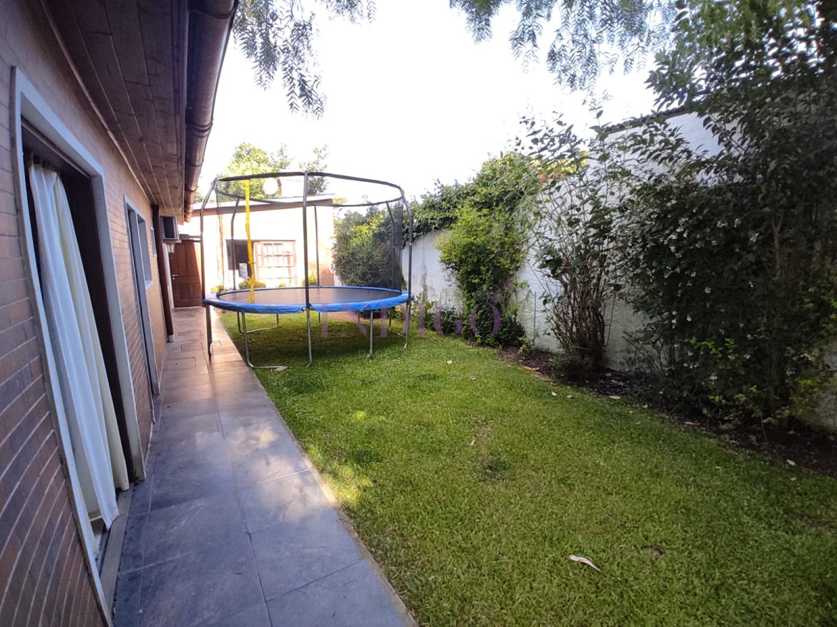 Casa Ref.488 - Casa con 3 Dormitorios, 2 Baños mas dependencia, piscina y parillero!