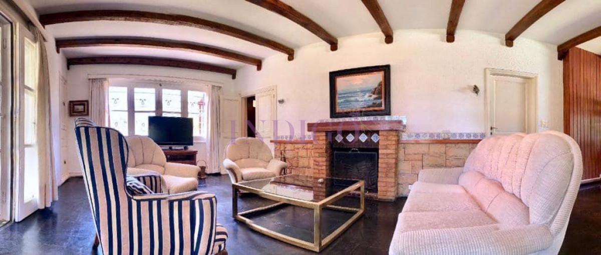 Casa Ref.250 - Venta sobre playa Mansa, 4 dormitorios .