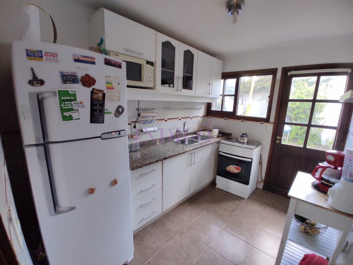 Casa Ref.488 - Casa con 3 Dormitorios, 2 Baños mas dependencia, piscina y parillero!