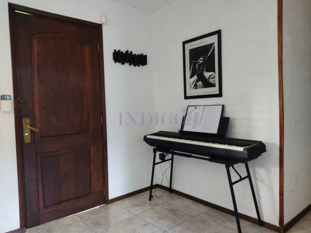 Casa Ref.488 - Casa con 3 Dormitorios, 2 Baños mas dependencia, piscina y parillero!
