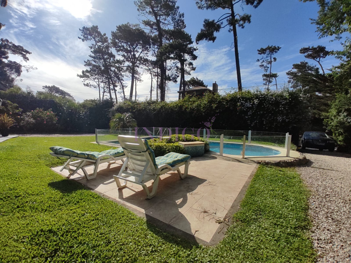 Casa Ref.488 - Casa con 3 Dormitorios, 2 Baños mas dependencia, piscina y parillero!