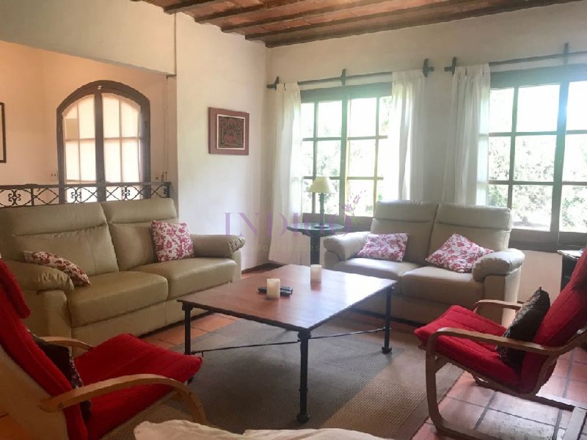 Casa en alquiler en la zona La Barra, 3 dorm y dep.