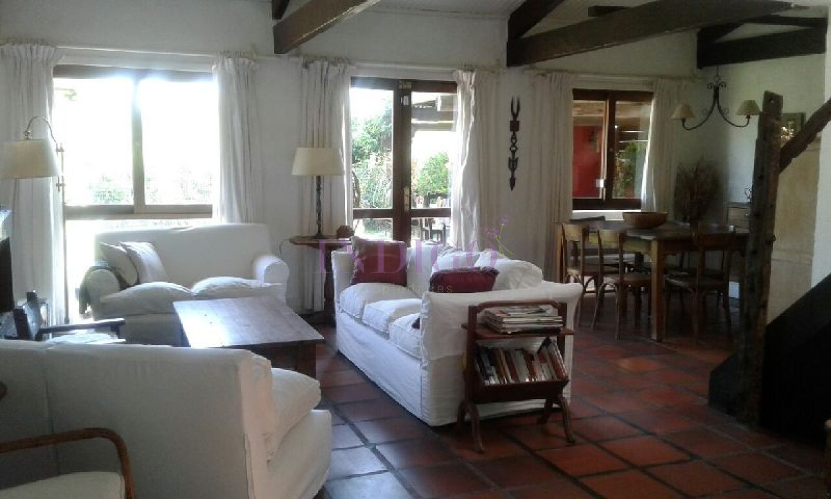 Casa en La Barra, 3 dormitorios en alquiler.