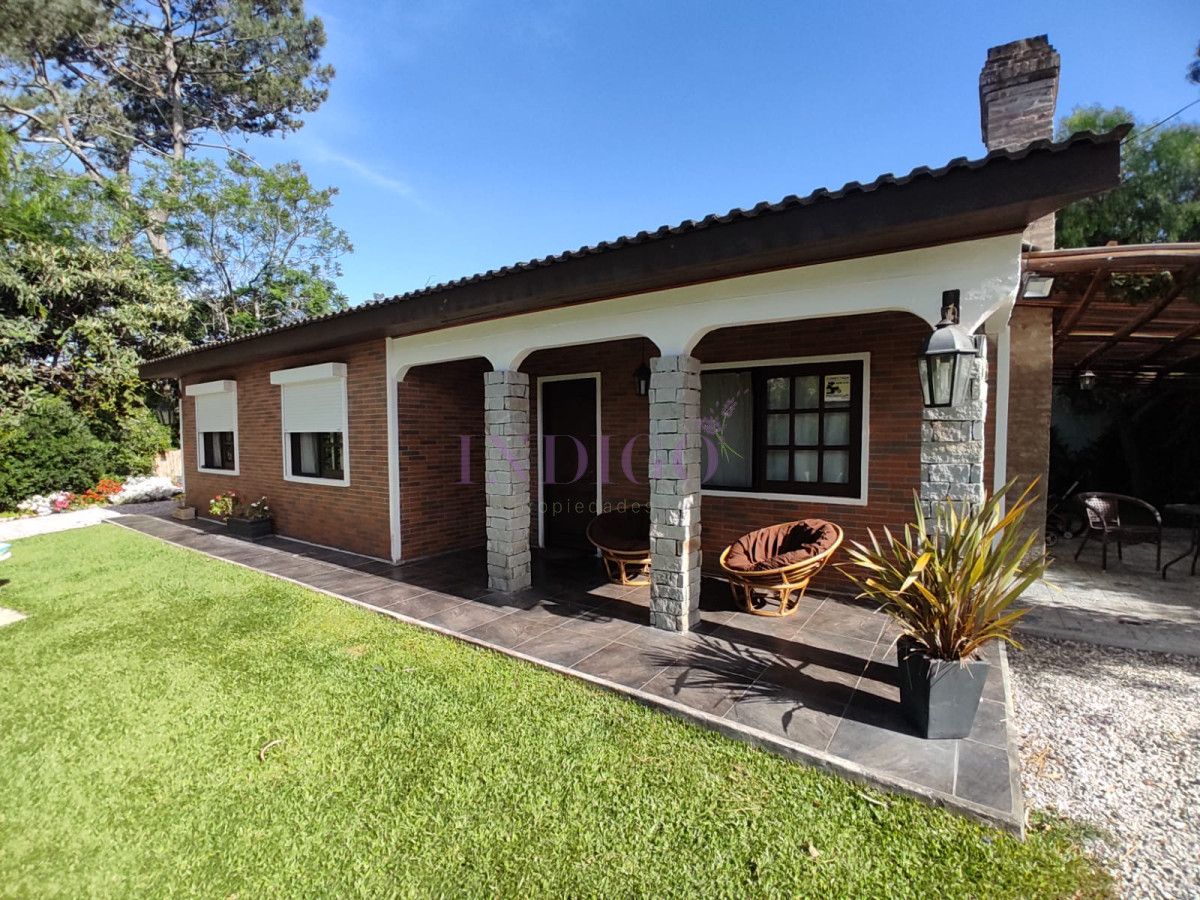 Casa Ref.488 - Casa con 3 Dormitorios, 2 Baños mas dependencia, piscina y parillero!