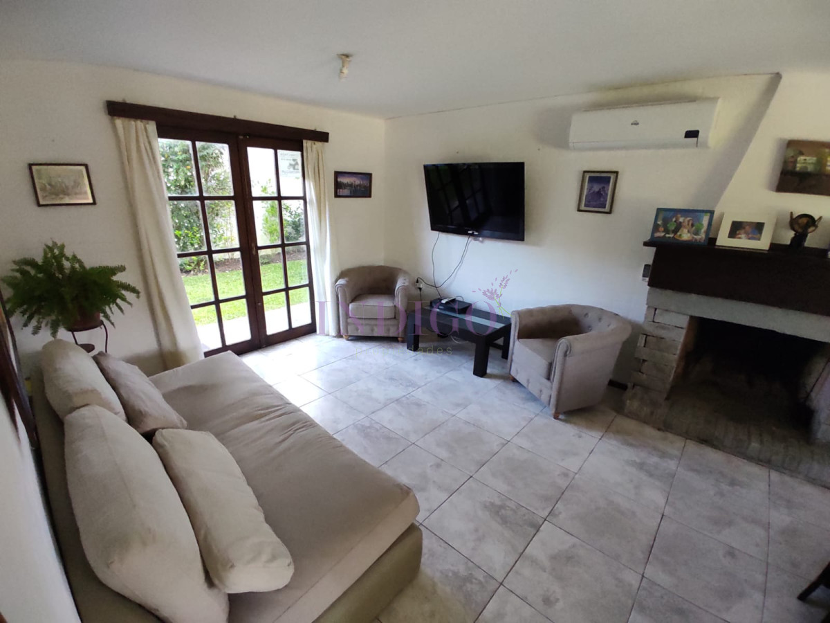 Casa Ref.488 - Casa con 3 Dormitorios, 2 Baños mas dependencia, piscina y parillero!