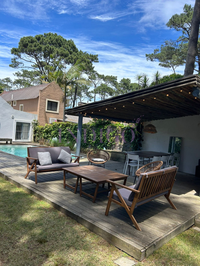 Casa Ref.808 - Casa 4 Dormitorios, 3 baños, piscina y parrillero, con dependencia!