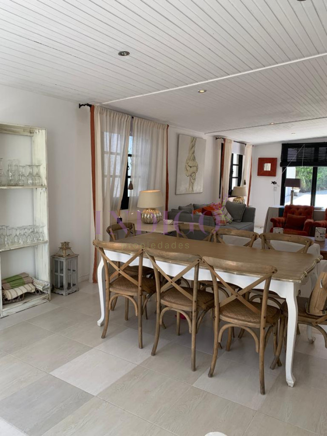 Casa Ref.140 - Casa en Manantiales en venta, 4 dormitorios, 3 baños y parillero!