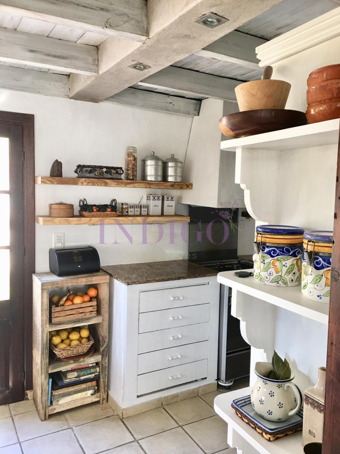 Casa Ref.180 - Casa en venta La Barra, 4 dormitorios , muy cerca de La Posta del Cangrejo.