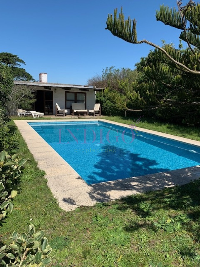 Casa Ref.737 -  Casa con piscina y parrillero en Manantiales, 3 dormitorios y 2 Baños