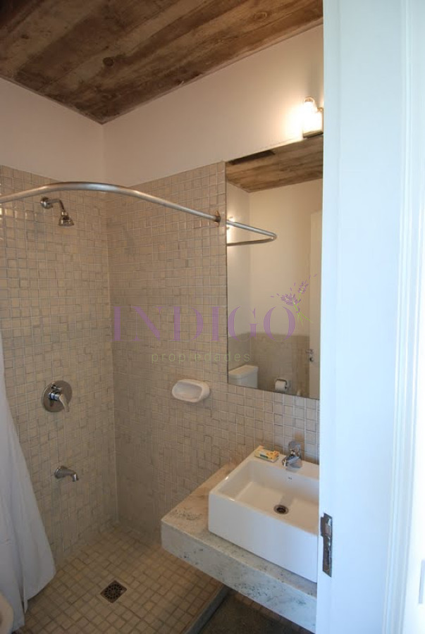 Casa Ref.1106 - Laguna blanca, casa de 5 dormitorios y dependencia