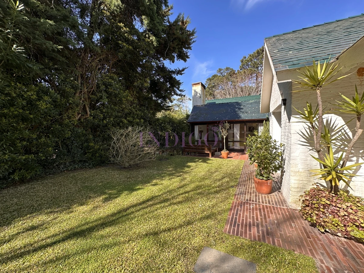 Casa Ref.1245 - Casa en venta , San Rafael, 4 dorm y dependencia, con piscina y parrillero.