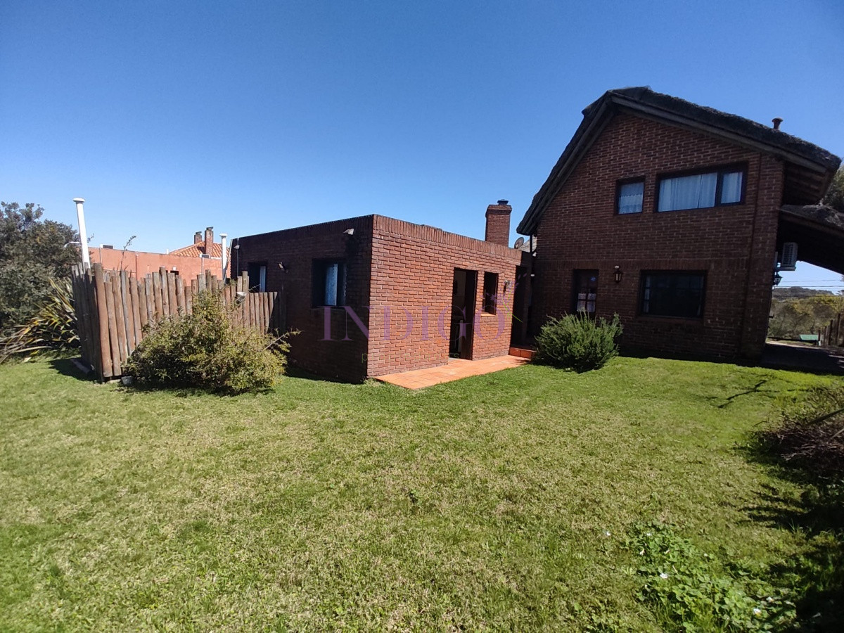 Casa Ref.739 - Amplio quincho con vistas al mar, 3 dormitorios con dependencia y un gran parillero