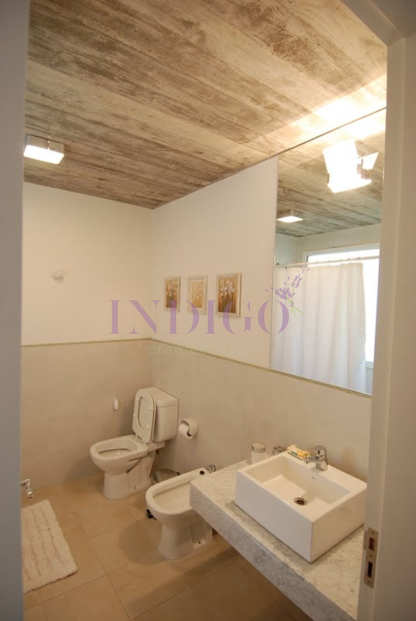 Casa Ref.1106 - Laguna blanca, casa de 5 dormitorios y dependencia