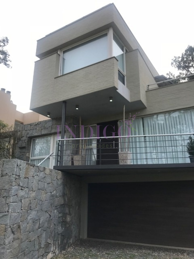 Importante casa en alquiler en pleno Montoya, 4 dormitorios. - IDG144C