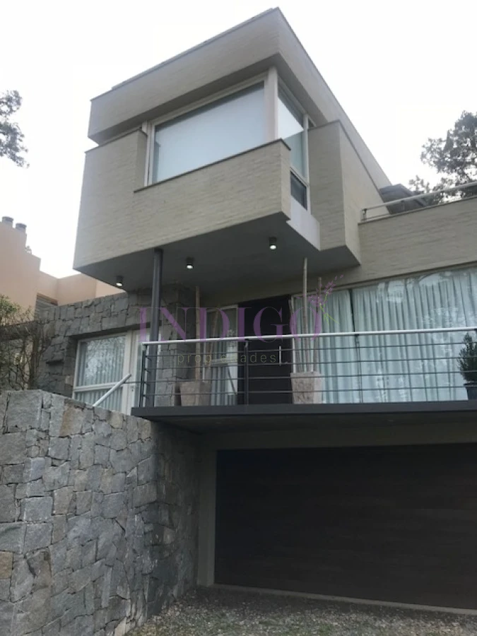Importante casa en alquiler en pleno Montoya, 4 dormitorios. - IDG144C