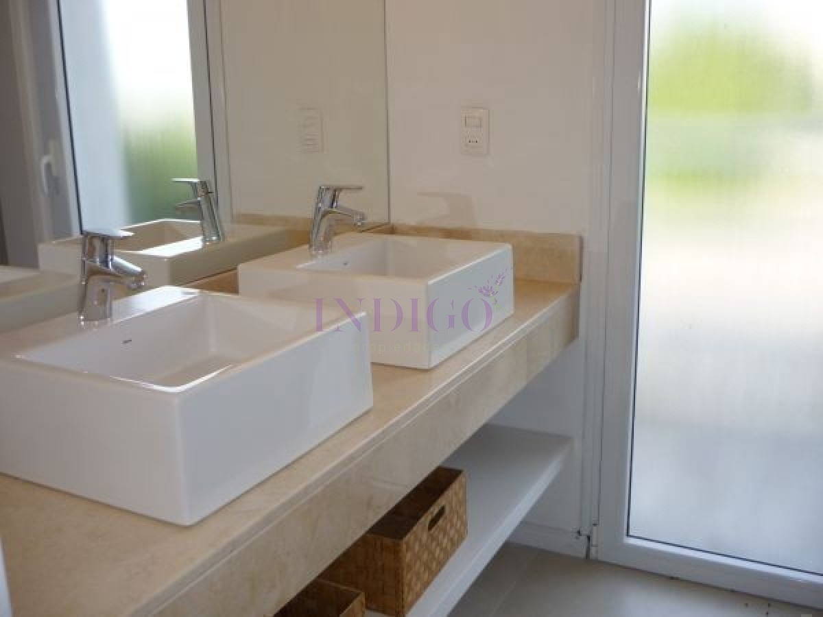 Casa Ref.1107 - Casa en alquiler Laguna blanca capacidad 10 pesonas