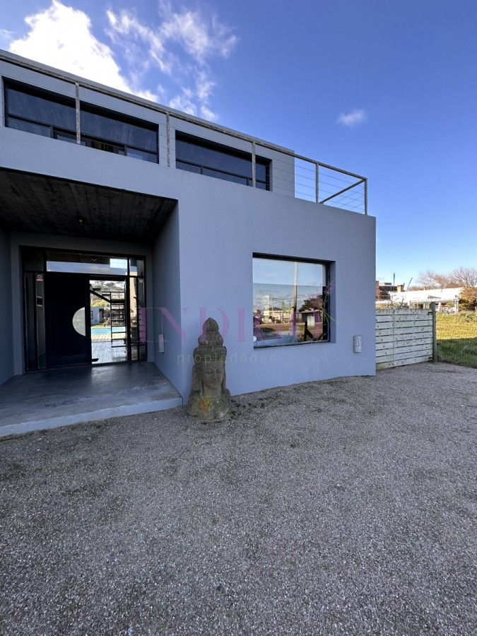 Casa Ref.1103 - Casa en alquiler en Manantiales 3 dorm y dependencia con piscina