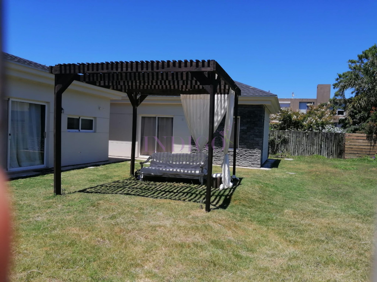 Casa Ref.1324 - Casa en Alquiler en Venta