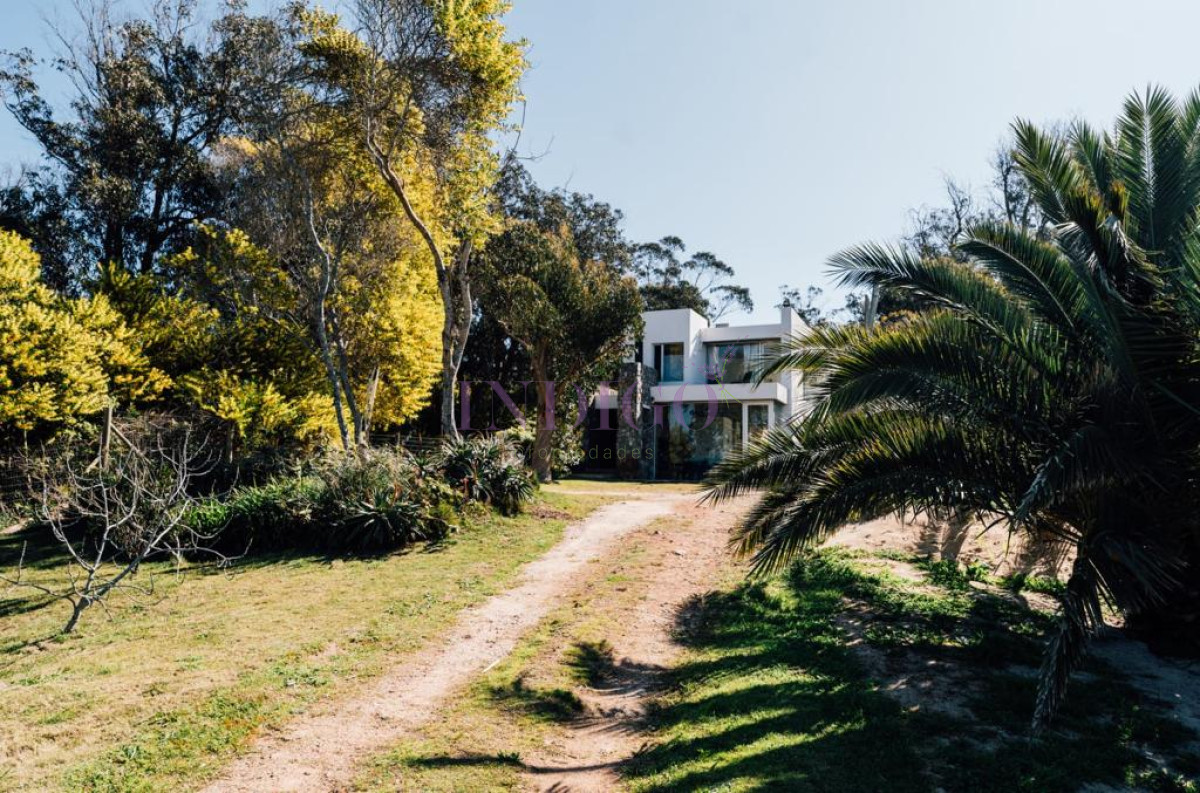 Casa Ref.891 - Casa en  venta Santa Mónica en frente a la Laguna, 2 dormitorios 2 baños
