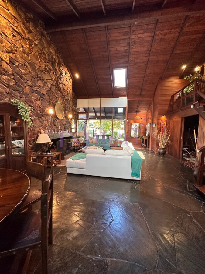 Casa Ref.12 - Casa en venta Avenida Roosevelt, Punta del Este 4 dormitorios .