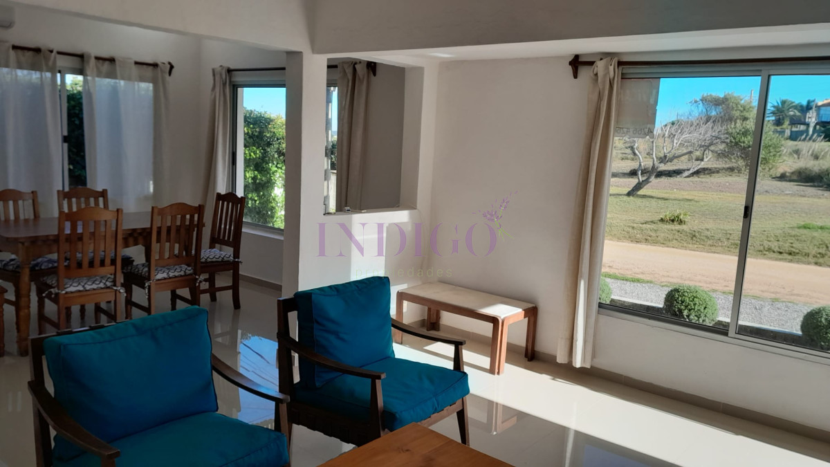Casa Ref.738 - En Alquiler, Altos de punta Piedra, casa de 4 dorm con parrillero y piscina.