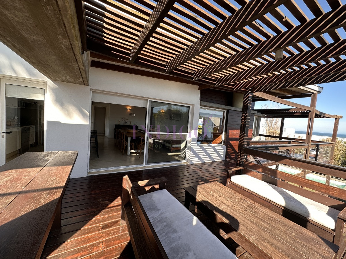 Casa Ref.339 - Espectacular casa en venta y alquiler con toda la vista al mar en la zona mas exclusiva de Punta del Este.