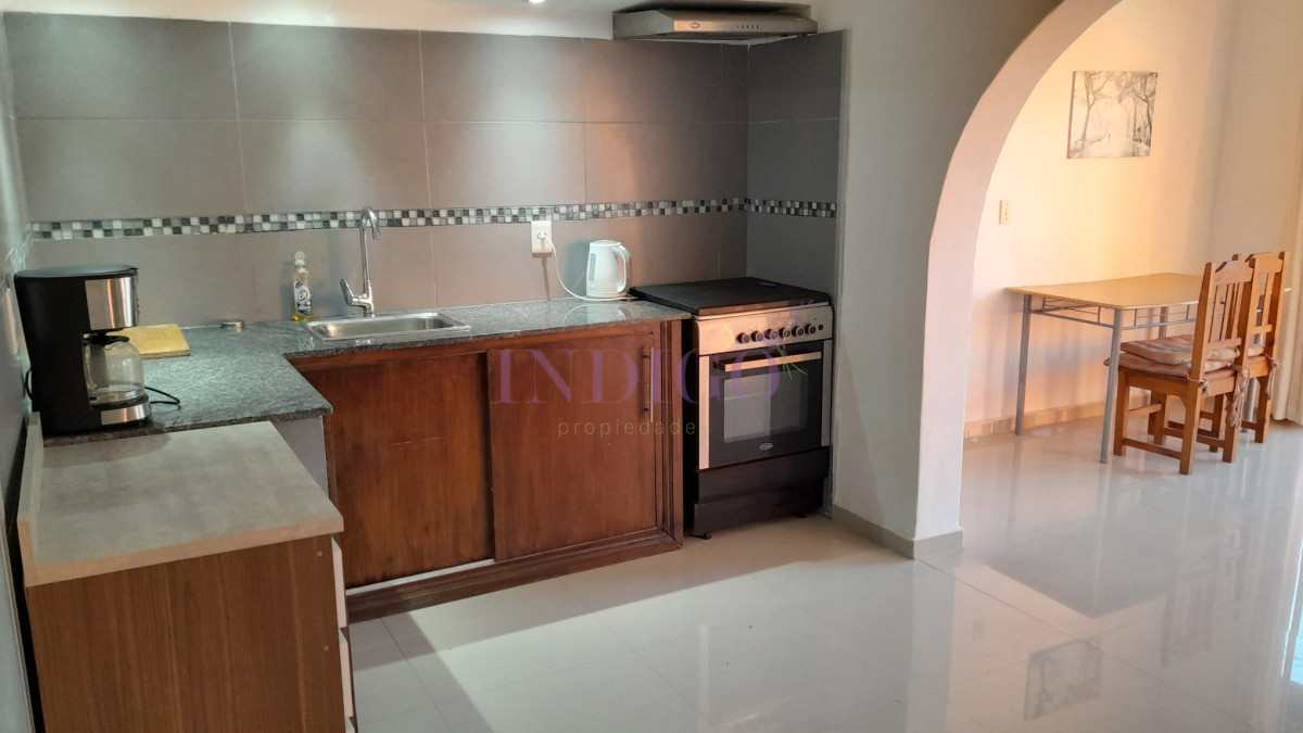 Casa Ref.738 - En Alquiler, Altos de punta Piedra, casa de 4 dorm con parrillero y piscina.