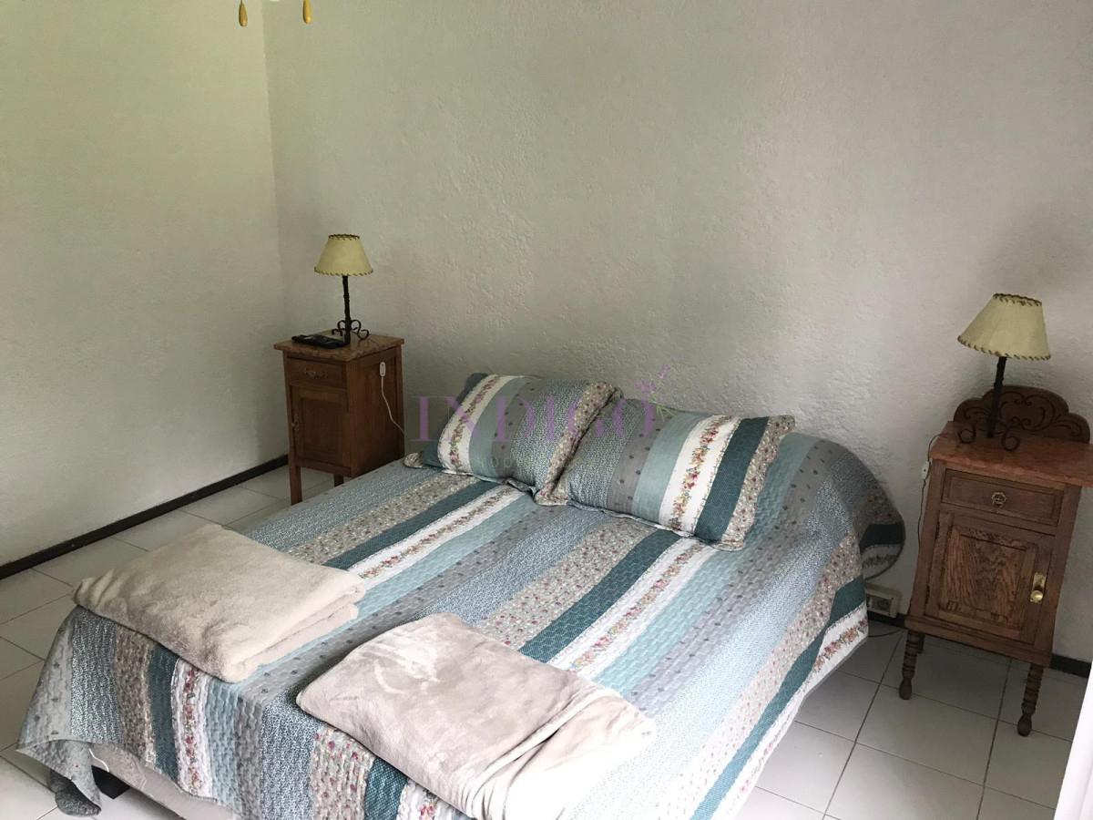 Casa Ref.257 -  Muy linda casa en alquiler en playa Mansa, 4 dormitorios .