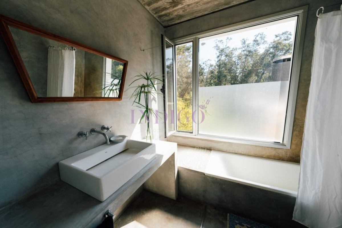 Casa Ref.891 - Casa en  venta Santa Mónica en frente a la Laguna, 2 dormitorios 2 baños