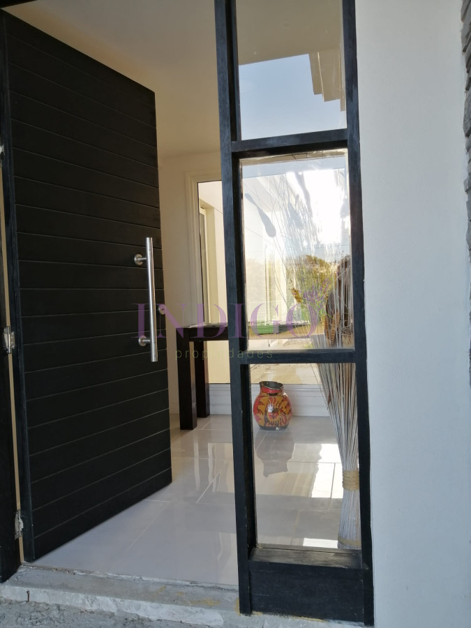 Casa Ref.1324 - Casa en Alquiler en Venta
